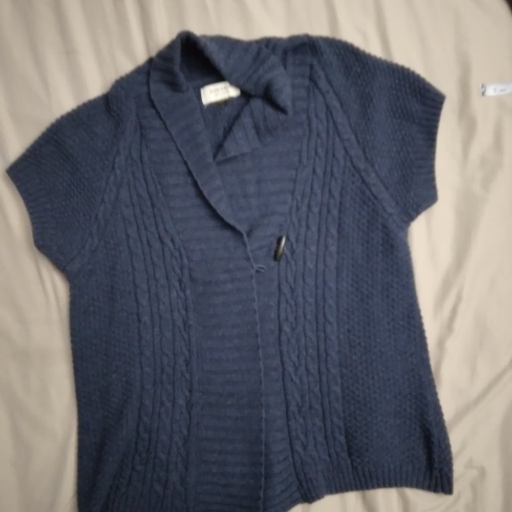 Blue short sleeved sweater